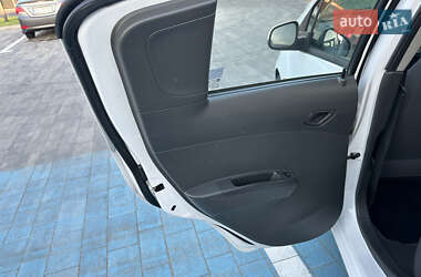Хэтчбек Chevrolet Spark 2011 в 