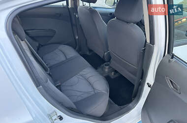 Хэтчбек Chevrolet Spark 2011 в 