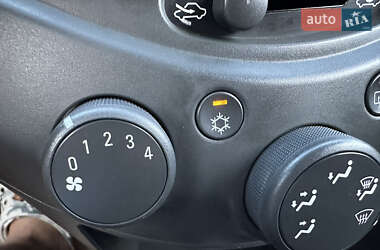 Хэтчбек Chevrolet Spark 2011 в 