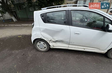 Хэтчбек Chevrolet Spark 2010 в 