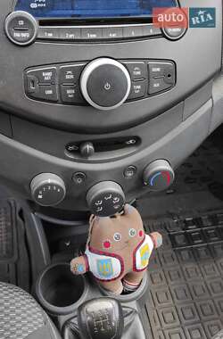 Хэтчбек Chevrolet Spark 2012 в 