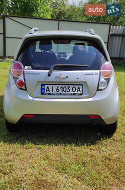 Хэтчбек Chevrolet Spark 2012 в 