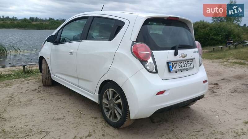 Хэтчбек Chevrolet Spark 2015 в Киеве фото 2 Хэтчбек Chevrolet Spark 2015 в Киеве