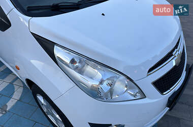 Хэтчбек Chevrolet Spark 2011 в 
