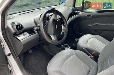 Хэтчбек Chevrolet Spark 2010 в 