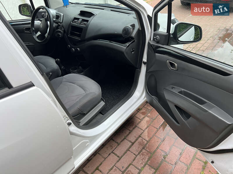 Хэтчбек Chevrolet Spark 2010 в Броварах