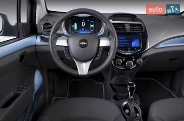 Хэтчбек Chevrolet Spark 2013 в Ровно