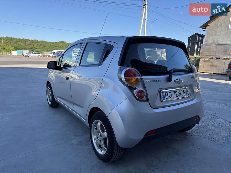 Хэтчбек Chevrolet Spark 2011 в Тернополе