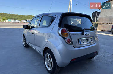 Хэтчбек Chevrolet Spark 2011 в 