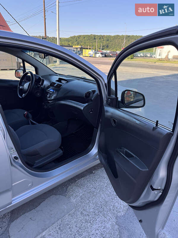 Хэтчбек Chevrolet Spark 2011 в Тернополе