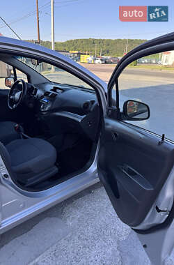 Хэтчбек Chevrolet Spark 2011 в 