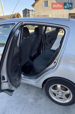 Хэтчбек Chevrolet Spark 2011 в 