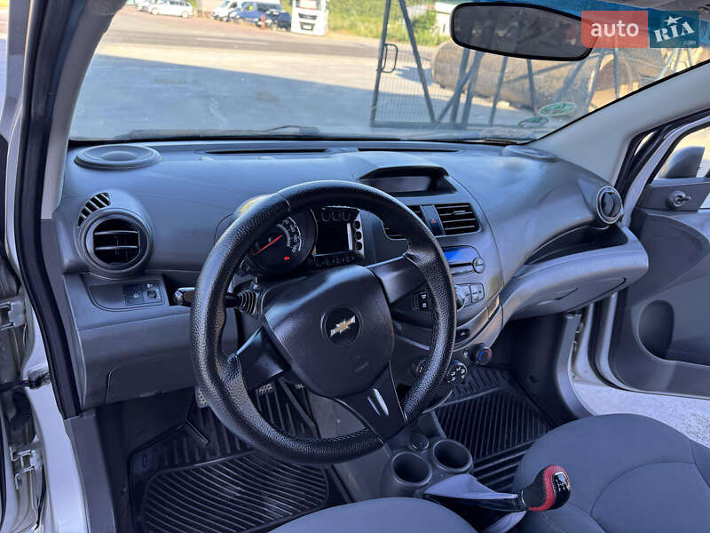 Хэтчбек Chevrolet Spark 2011 в Тернополе
