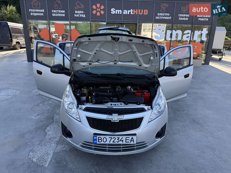 Хэтчбек Chevrolet Spark 2011 в Тернополе