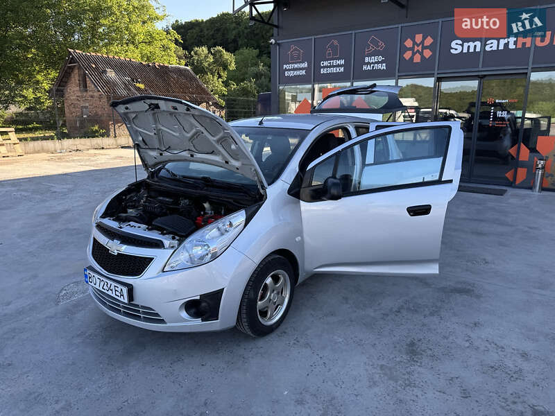Хэтчбек Chevrolet Spark 2011 в Тернополе