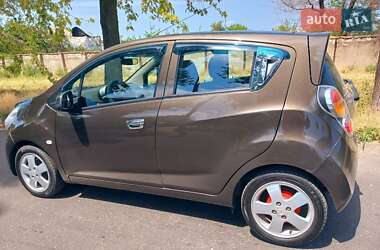 Хэтчбек Chevrolet Spark 2012 в 