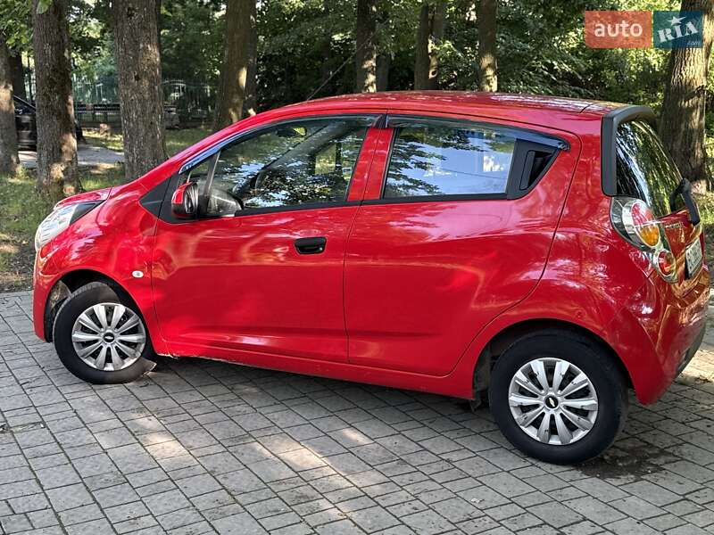 Хэтчбек Chevrolet Spark 2011 в Львове
