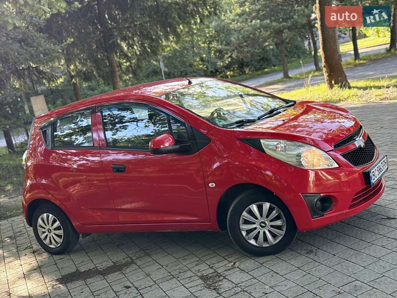 Хэтчбек Chevrolet Spark 2011 в Львове