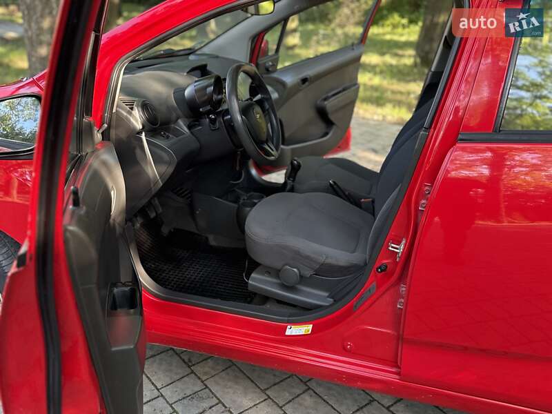 Хэтчбек Chevrolet Spark 2011 в Львове