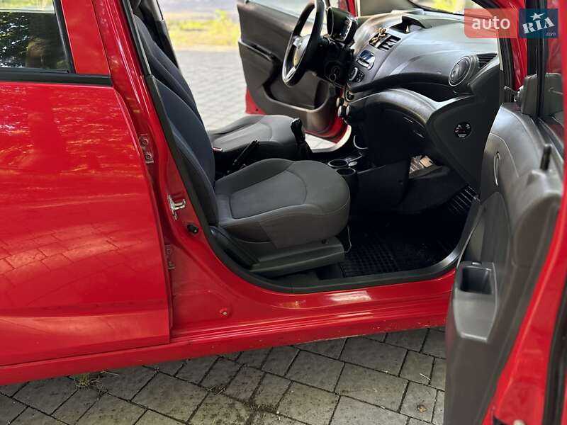 Хэтчбек Chevrolet Spark 2011 в Львове