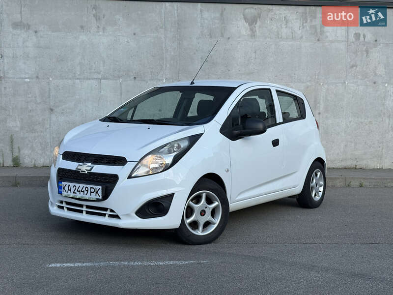 Хетчбек Chevrolet Spark 2014 в Києві