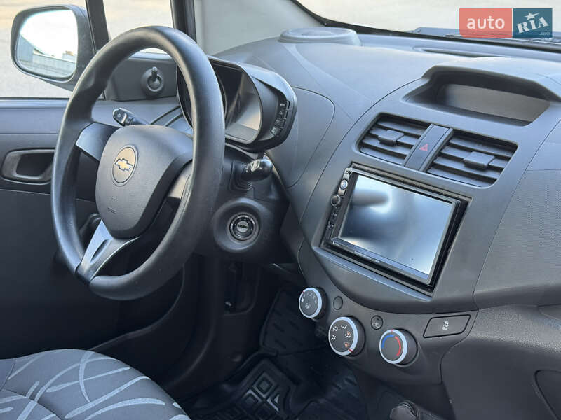 Хетчбек Chevrolet Spark 2014 в Києві
