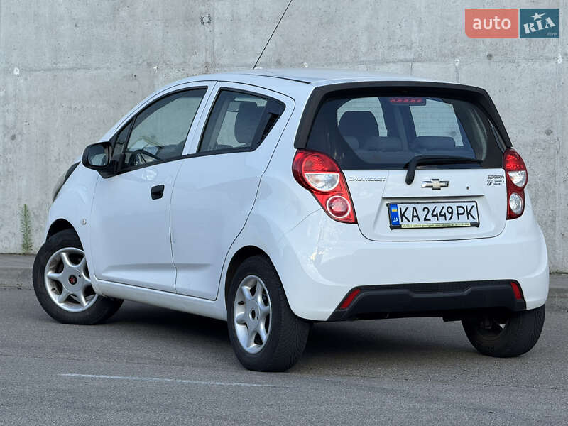 Хэтчбек Chevrolet Spark 2014 в Киеве