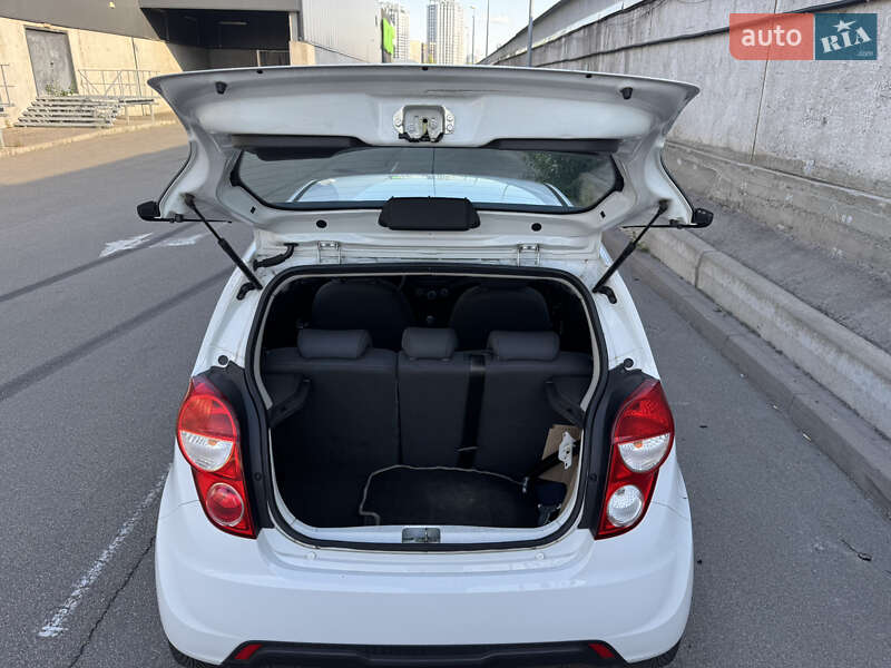 Хэтчбек Chevrolet Spark 2014 в Киеве