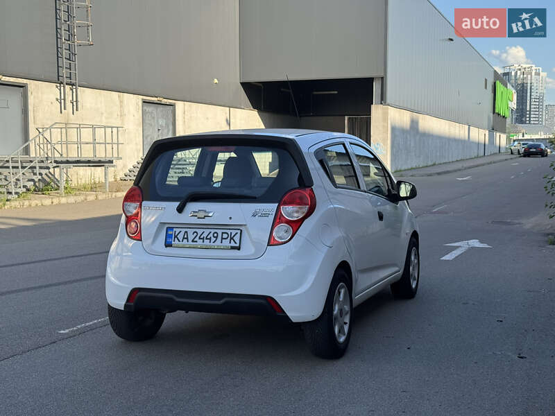 Хэтчбек Chevrolet Spark 2014 в Киеве