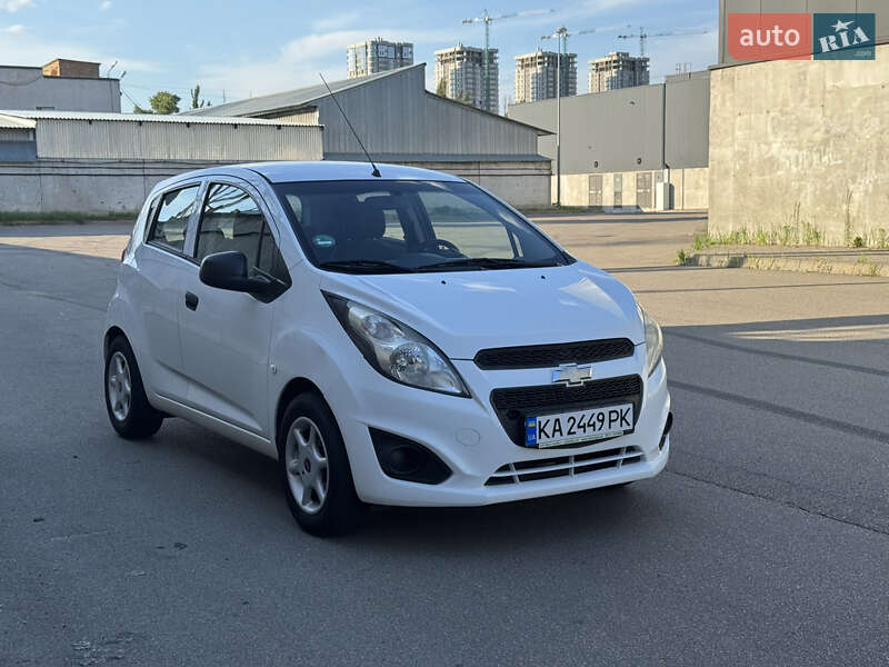 Хэтчбек Chevrolet Spark 2014 в Киеве