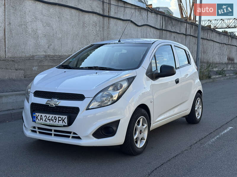 Хэтчбек Chevrolet Spark 2014 в Киеве