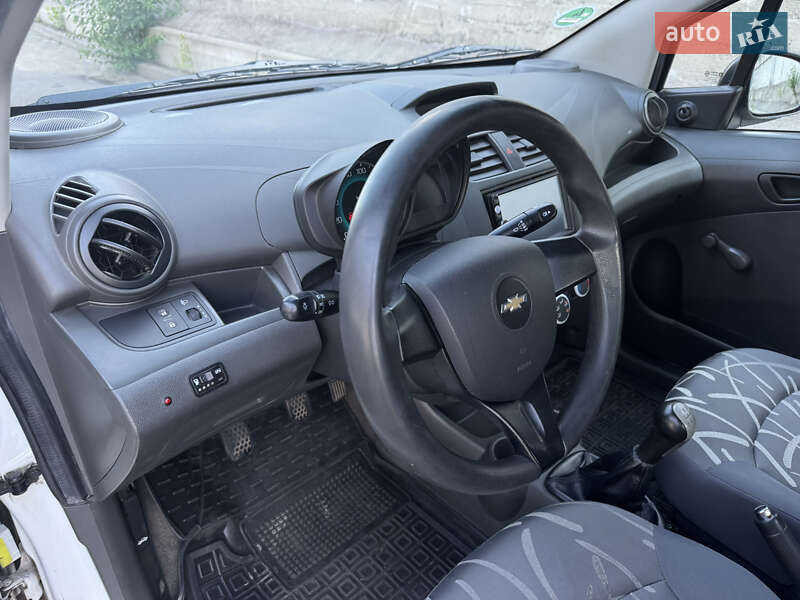 Хэтчбек Chevrolet Spark 2014 в Киеве