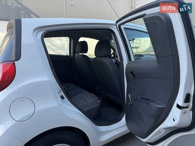Хэтчбек Chevrolet Spark 2014 в Киеве