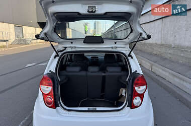 Хетчбек Chevrolet Spark 2014 в 