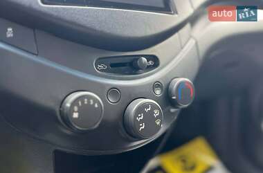 Хэтчбек Chevrolet Spark 2011 в 