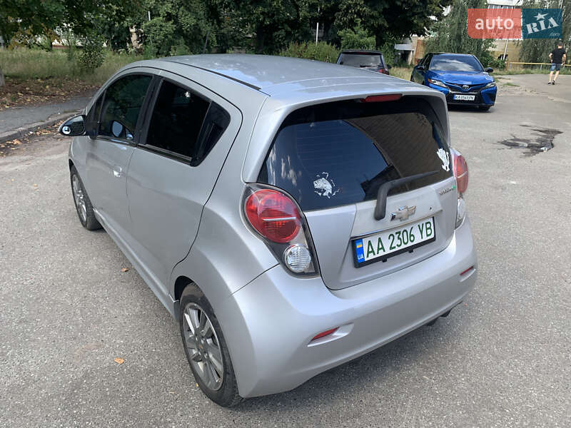 Хэтчбек Chevrolet Spark 2014 в Киеве