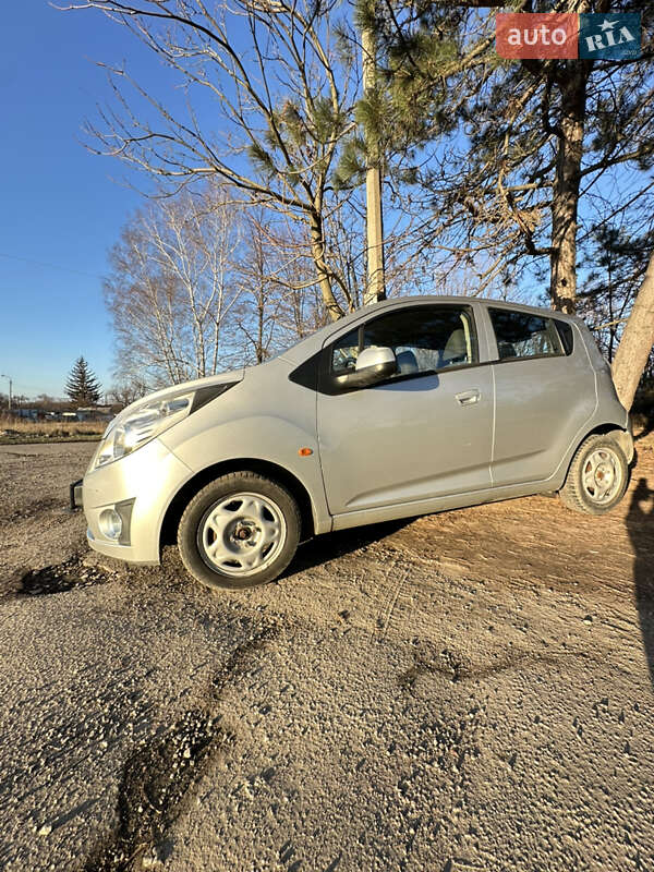 Хэтчбек Chevrolet Spark 2011 в Запорожье