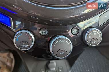 Хэтчбек Chevrolet Spark 2015 в 
