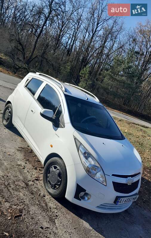 Хетчбек Chevrolet Spark 2010 в Рокитному