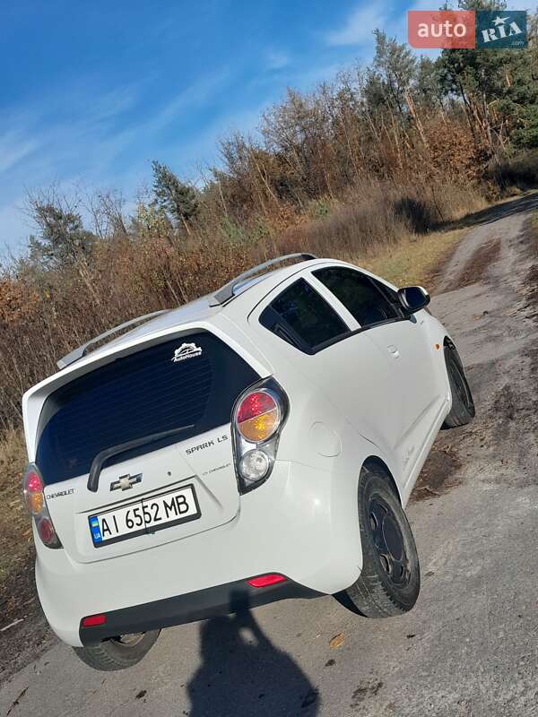 Хетчбек Chevrolet Spark 2010 в Рокитному