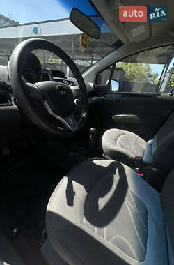 Хэтчбек Chevrolet Spark 2011 в 