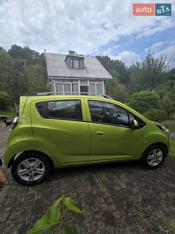 Хэтчбек Chevrolet Spark 2011 в Львове