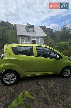 Хэтчбек Chevrolet Spark 2011 в 
