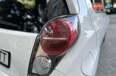 Хэтчбек Chevrolet Spark 2012 в 