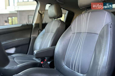 Хэтчбек Chevrolet Spark 2012 в 