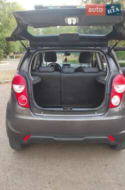 Хэтчбек Chevrolet Spark 2014 в 