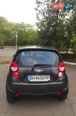 Хэтчбек Chevrolet Spark 2014 в 