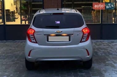 Хэтчбек Chevrolet Spark 2015 в 