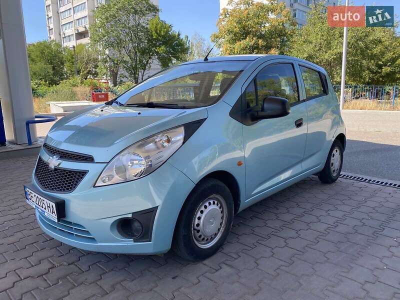 Хэтчбек Chevrolet Spark 2010 в 