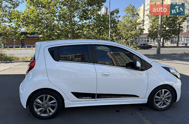 Хэтчбек Chevrolet Spark 2013 в 
